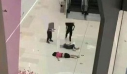 网友爆料坠楼视频,惊险一幕！高空坠楼视频引发网友热议